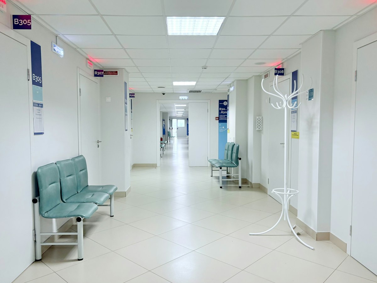 Best Vinyl Flooring for Hospital Environments: Performance, Hygiene, and Cost Analysis